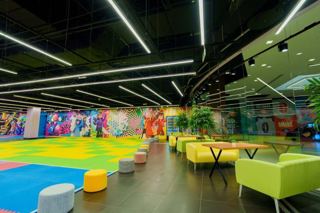 Arena lounge next to the play floor